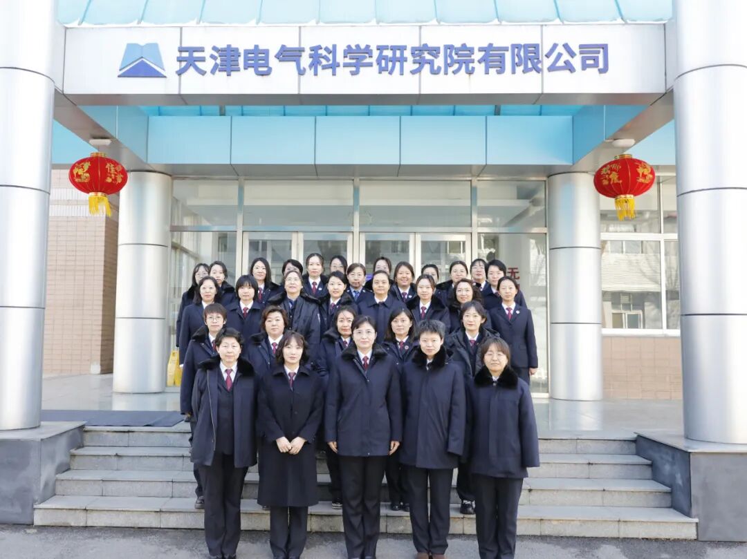 ���ӳ�ս���־  ����·�����������Ӷ������Ժ��֯Ů�ɾ��ιۼ�ѧ